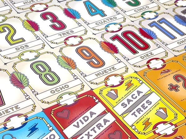 Componentes y cartas de Flip 7