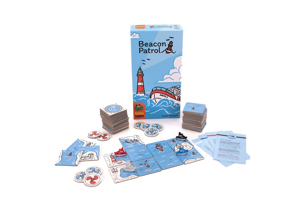 Componentes, losetas, barcos y caja de Beacon Patrol desplegados
