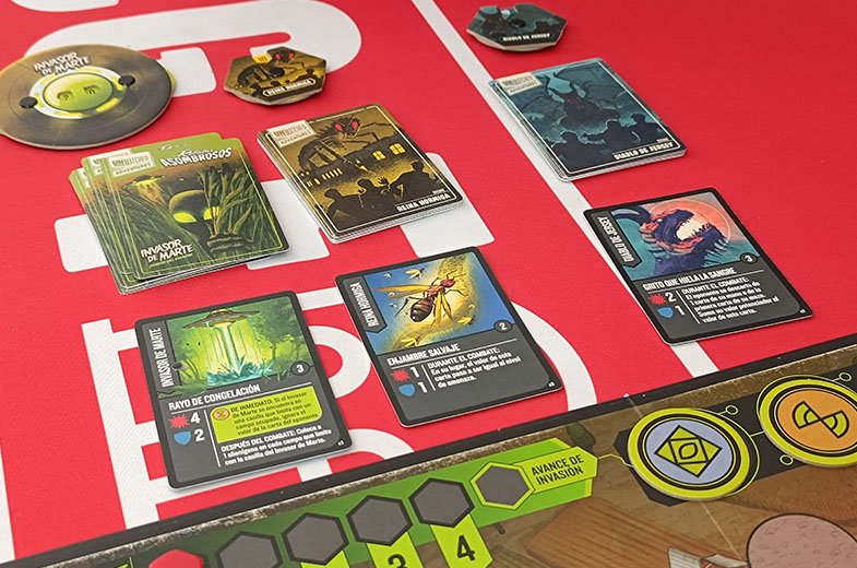 Cartas y fichas en español del Invasor de Marte y sus esbirros en Unmatched Adventures